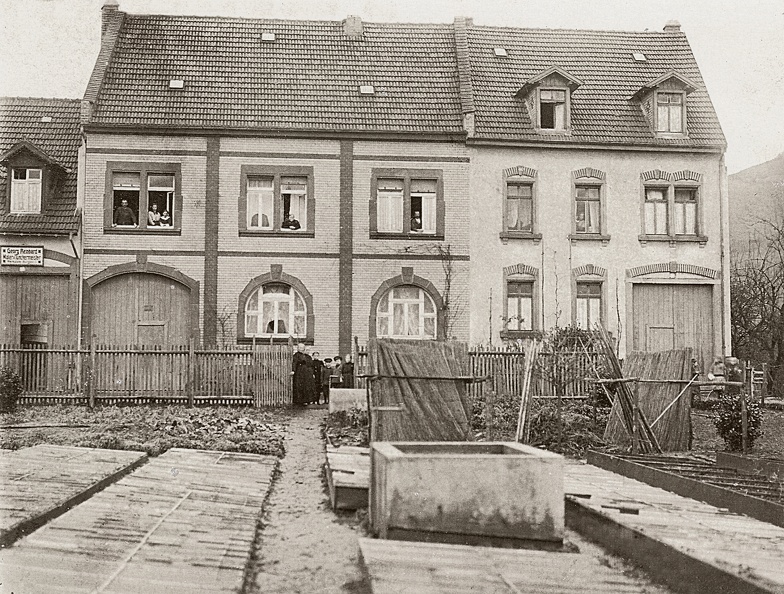 Anwesen Zeppellinstraße 186 um 1929, östliche Seite bebaut, westliche Seite Handschuhsheimer Feld.
Privatbesitz H. Schlechter Bild2362.jpg