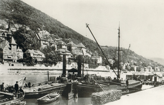 Kettenschlepper