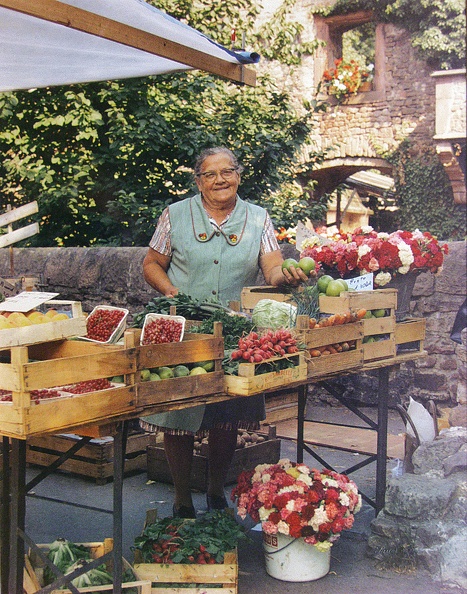 Sophie Kraft, Hendsemer Landfrau, Marktfrau und Urgestein aus der Bäumengasse um 1990
Ritterstube, Promiwand 101. Bild0196.jpg
